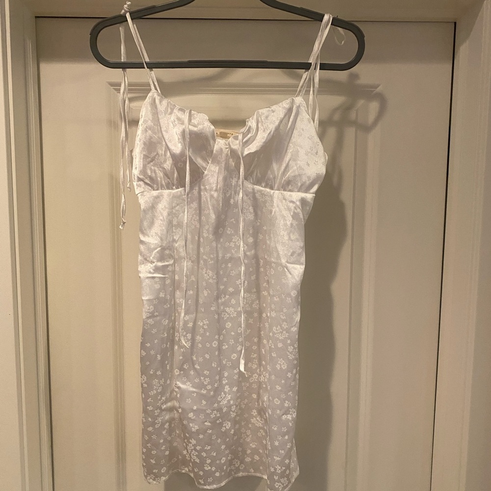 L.A HEARTS White Floral Embossed Mini
Dress‎ Size Small - Picture 3 of 4